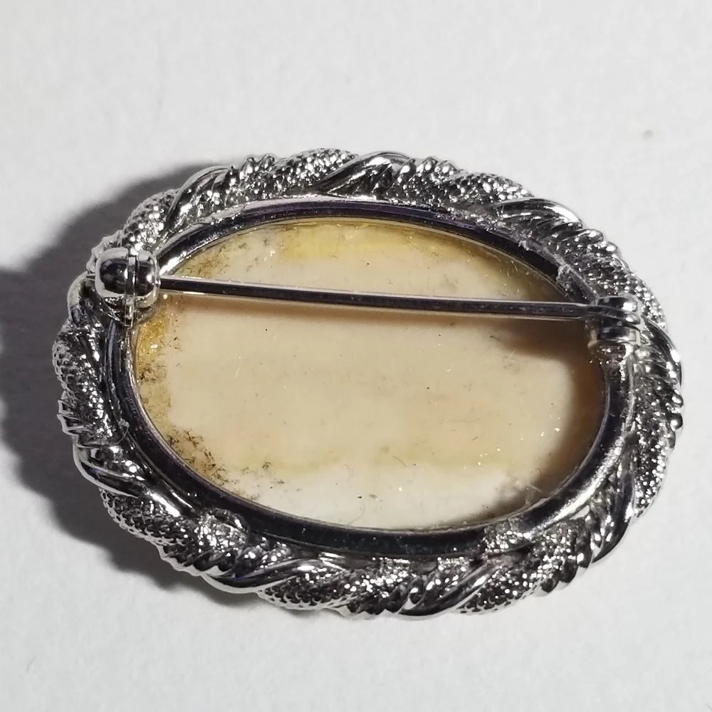Relisted -Vintage ship brooch scrimshaw style silver tone boat nautical pin - Picture 11 of 11